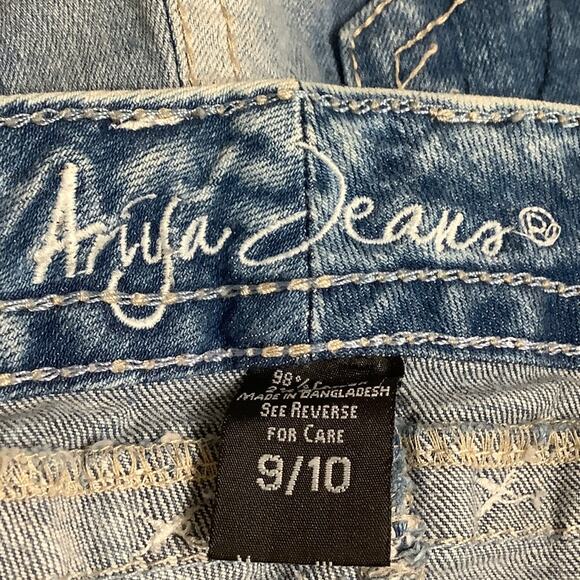 Ariya Jeans Distressed Short Shorts Size 9/10 - Casual, Trendy, Y2K - Picture 3 of 6